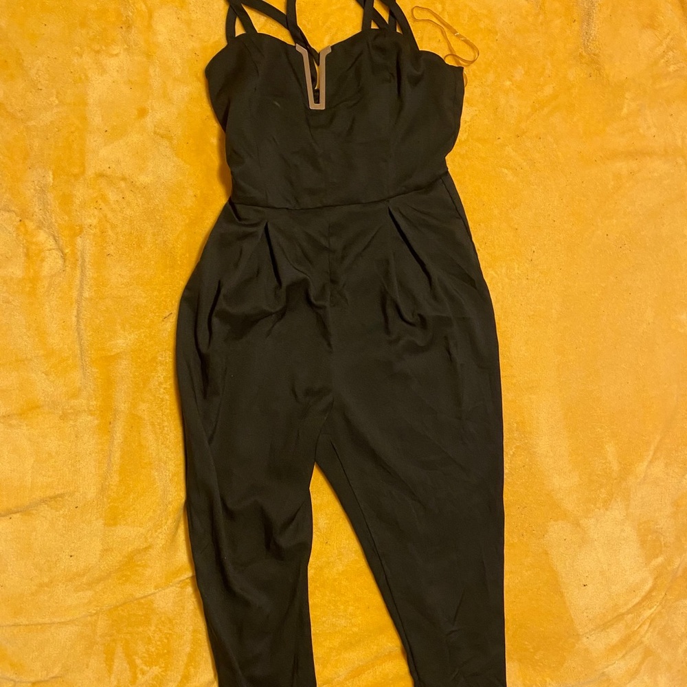 Cute black jumper with gold accent